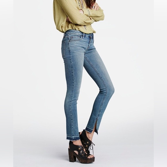 free people KENTUCKY BLUE  Slit Raw
Hem Jeans . - Picture 6 of 7